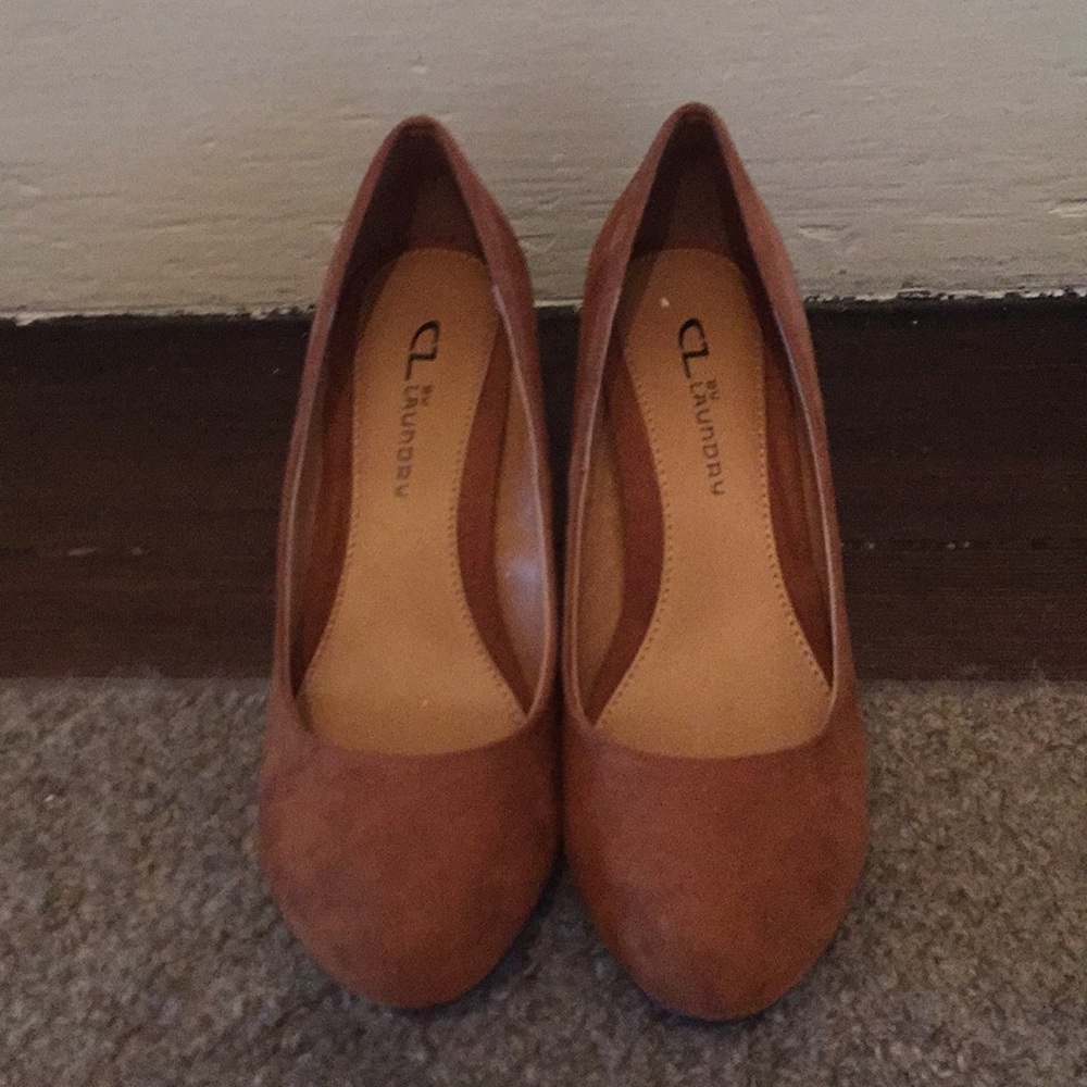 Brand new suede pumps CL by Chinese Laundry .